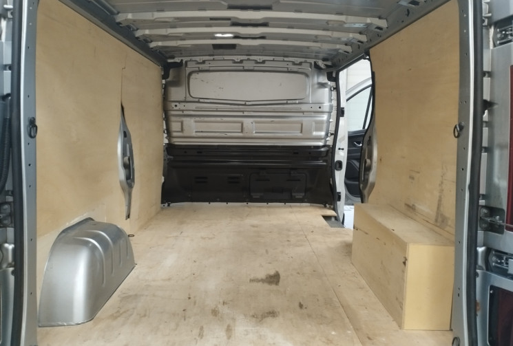 Renault Trafic III RED EDITION BY RENAULT TRUCKS Phase 3 L1H1 2.8T 2.0 dCi 16V 130 cv