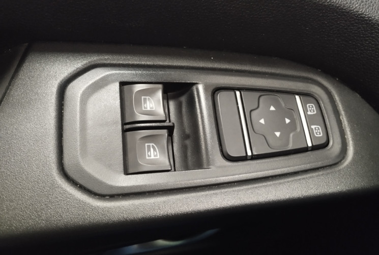 Renault Trafic III RED EDITION BY RENAULT TRUCKS Phase 3 L1H1 2.8T 2.0 dCi 16V 130 cv