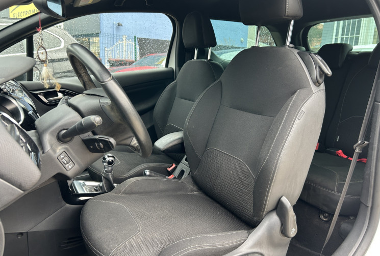 Citroën DS3 (2) 1.6 BLUEHDI 100 Ch BE CHIC * CAMERA * GPS