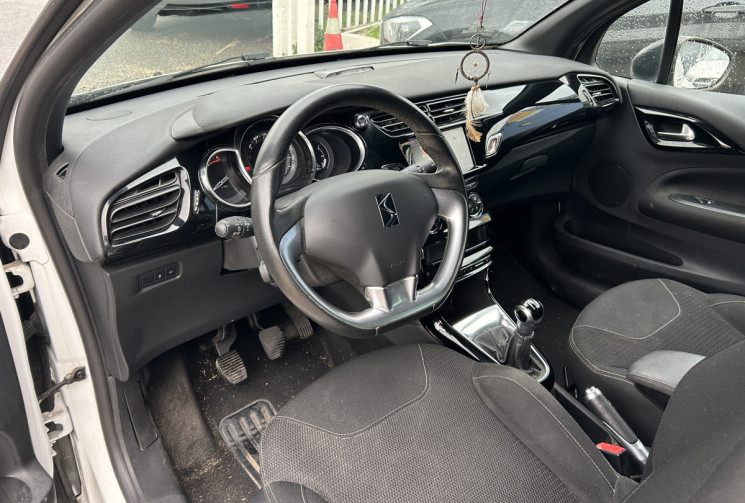 Citroën DS3 (2) 1.6 BLUEHDI 100 Ch BE CHIC * CAMERA * GPS