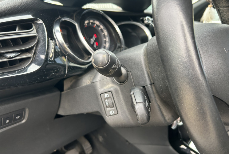 Citroën DS3 (2) 1.6 BLUEHDI 100 Ch BE CHIC * CAMERA * GPS