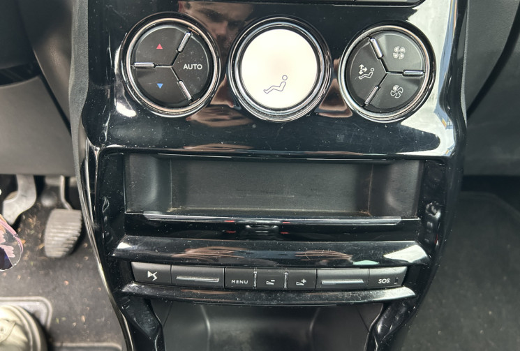 Citroën DS3 (2) 1.6 BLUEHDI 100 Ch BE CHIC * CAMERA * GPS