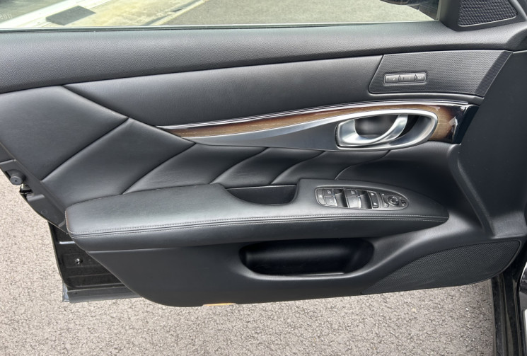 Infinity Q70 M 35 V6 3.5 Hybride 364 CV BVA 2WD