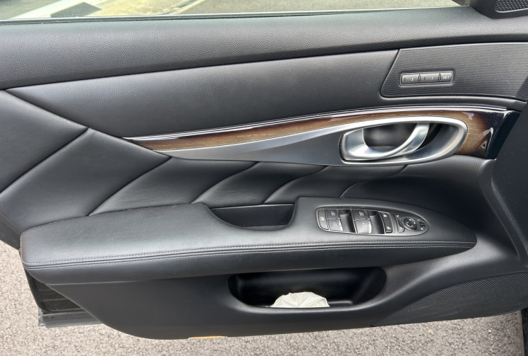 Infinity Q70 M 35 V6 3.5 Hybride 364 CV BVA 2WD