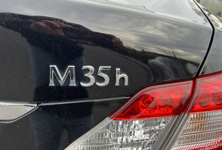 Infinity Q70 M 35 V6 3.5 Hybride 364 CV BVA 2WD