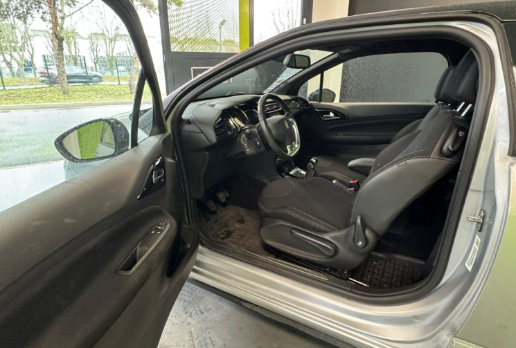 DS DS 3  1.2 82CH CAMERA DE RECUL / FEUX AUTOMATIQUE 