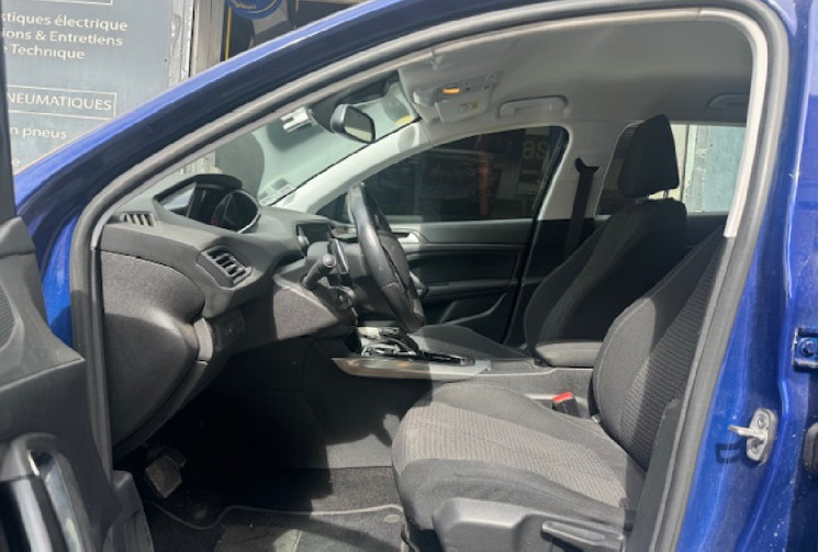 Peugeot 308 allure 1.5 hdi 130 cv origine France 3em main / état neuf / carnet full Peugeot / 