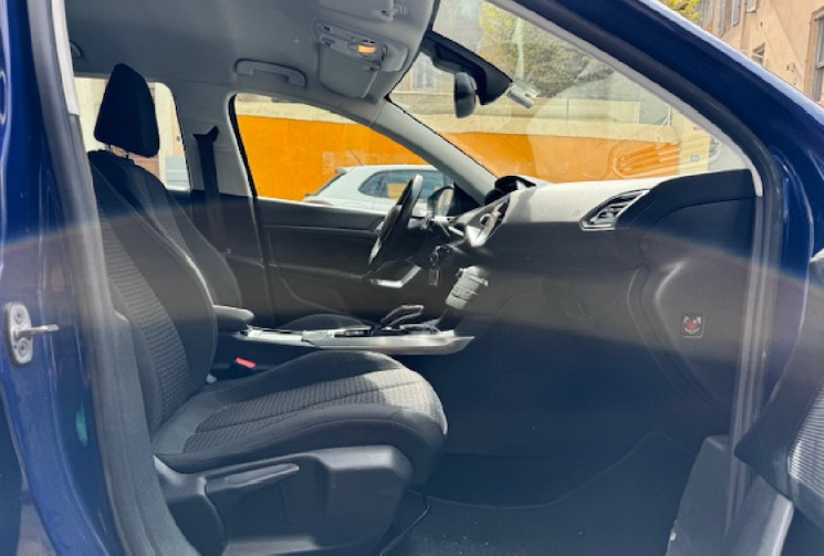 Peugeot 308 allure 1.5 hdi 130 cv origine France 3em main / état neuf / carnet full Peugeot / 