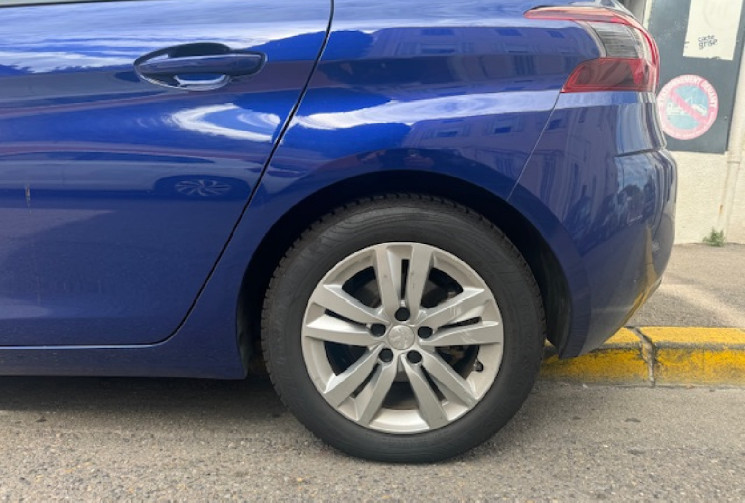 Peugeot 308 allure 1.5 hdi 130 cv origine France 3em main / état neuf / carnet full Peugeot / 