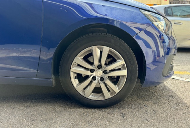 Peugeot 308 allure 1.5 hdi 130 cv origine France 3em main / état neuf / carnet full Peugeot / 
