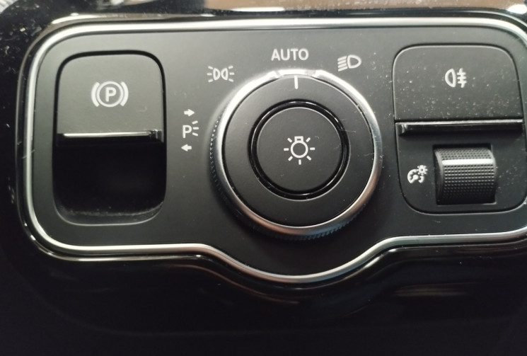 Mercedes Classe A Style Line_Classe A 180 d 116ch Style Line 7G-DCT TOIT OUVRANT 