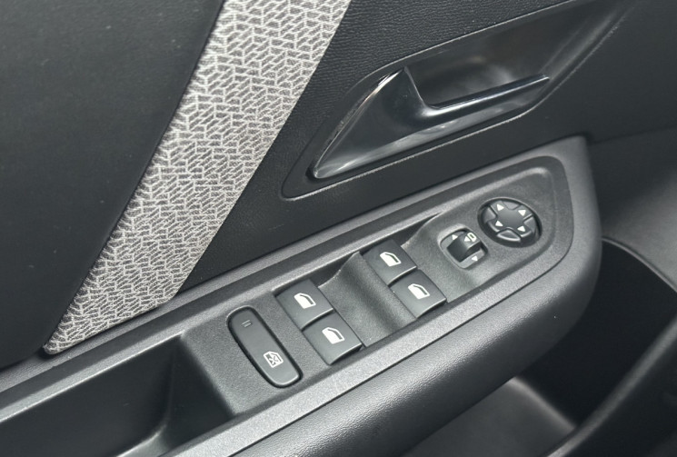 Citroën C4 1.5 BlueHDI 130 SHINE EAT8 * AFFICHAGE TETE HAUTE * CARPLAY * ENTRETIEN A JOUR * GARANTIE