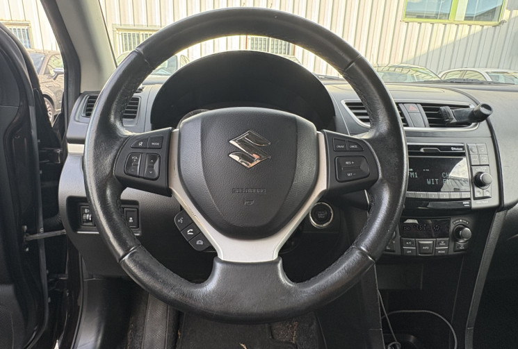 Suzuki Swift IV 94cv Pack 3p * Toit Ouvrant Pano * Chaine de Distribution