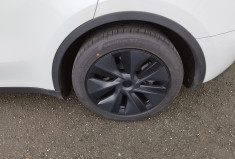 Tesla Model Y 300 CV RWD * STANDARD RANGE * 1ER MAIN