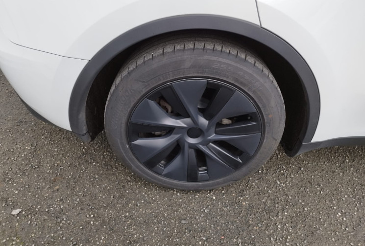 Tesla Model Y 300 CV RWD * STANDARD RANGE * 1ER MAIN