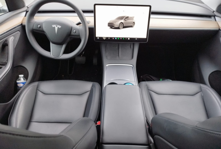 Tesla Model Y 300 CV RWD * STANDARD RANGE * 1ER MAIN