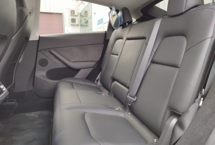 Tesla Model Y 300 CV RWD * STANDARD RANGE * 1ER MAIN