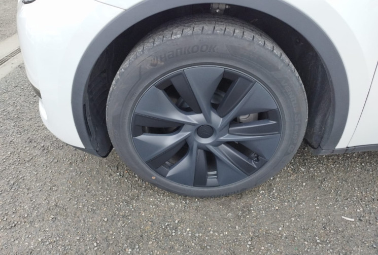 Tesla Model Y 300 CV RWD * STANDARD RANGE * 1ER MAIN