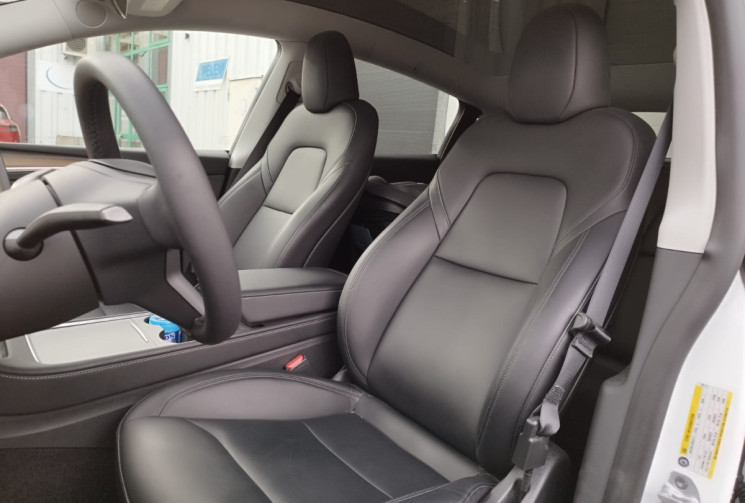 Tesla Model Y 300 CV RWD * STANDARD RANGE * 1ER MAIN