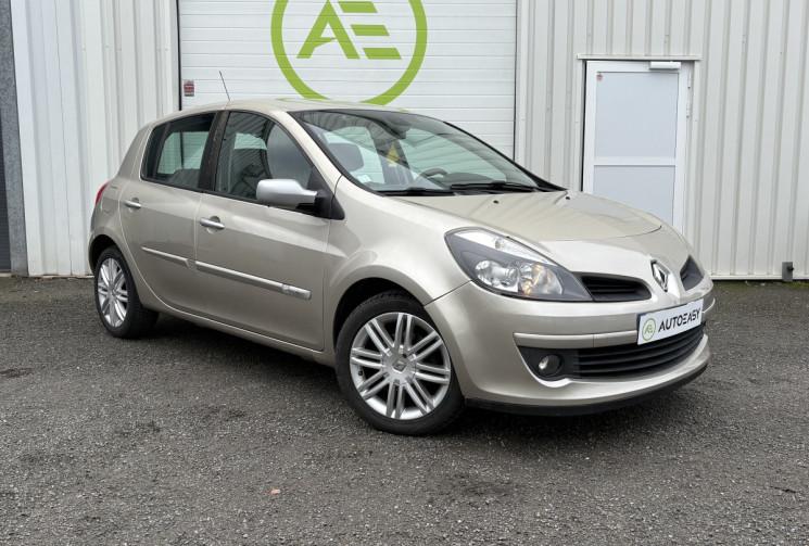 Renault Clio III Initiale Paris 5p 1.6i 110cv * Boîte Auto * Cuir * Clim Auto * Radars * Attelage