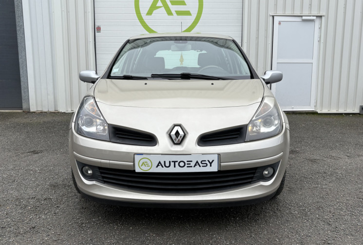 Renault Clio III Initiale Paris 5p 1.6i 110cv * Boîte Auto * Cuir * Clim Auto * Radars * Attelage