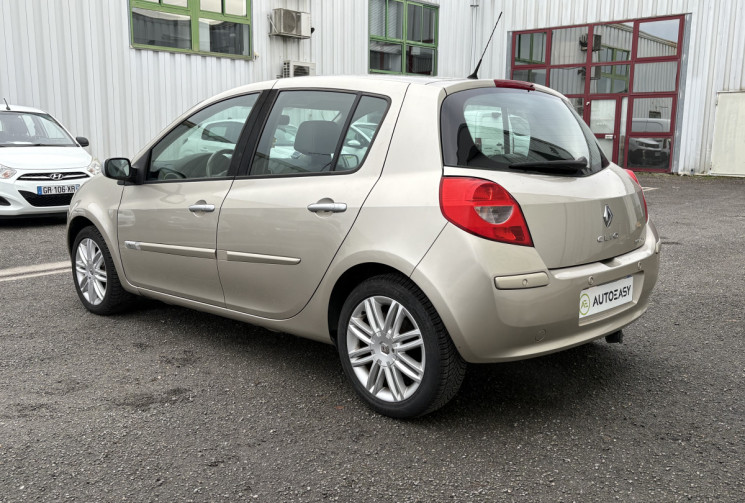 Renault Clio III Initiale Paris 5p 1.6i 110cv * Boîte Auto * Cuir * Clim Auto * Radars * Attelage