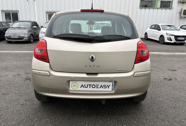 Renault Clio III Initiale Paris 5p 1.6i 110cv * Boîte Auto * Cuir * Clim Auto * Radars * Attelage