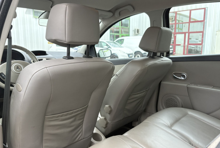 Renault Clio III Initiale Paris 5p 1.6i 110cv * Boîte Auto * Cuir * Clim Auto * Radars * Attelage