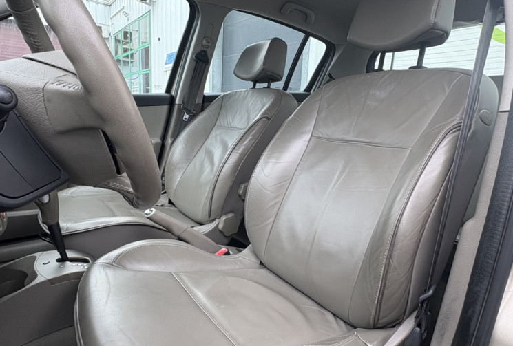 Renault Clio III Initiale Paris 5p 1.6i 110cv * Boîte Auto * Cuir * Clim Auto * Radars * Attelage