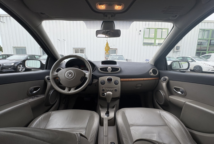 Renault Clio III Initiale Paris 5p 1.6i 110cv * Boîte Auto * Cuir * Clim Auto * Radars * Attelage