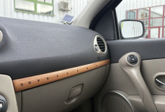 Renault Clio III Initiale Paris 5p 1.6i 110cv * Boîte Auto * Cuir * Clim Auto * Radars * Attelage