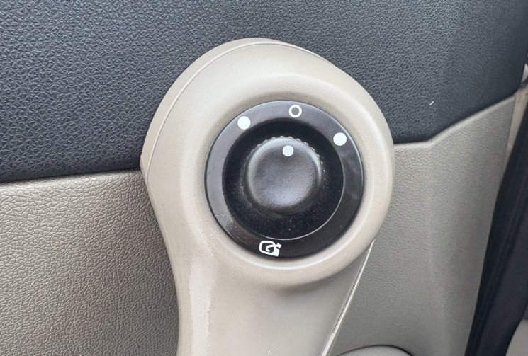 Renault Clio III Initiale Paris 5p 1.6i 110cv * Boîte Auto * Cuir * Clim Auto * Radars * Attelage