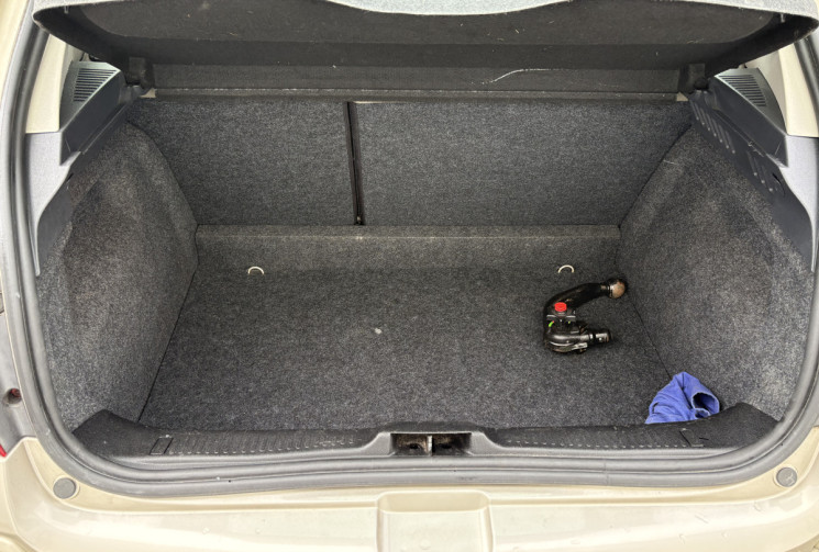 Renault Clio III Initiale Paris 5p 1.6i 110cv * Boîte Auto * Cuir * Clim Auto * Radars * Attelage