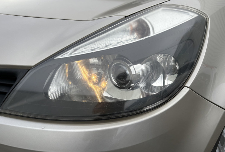 Renault Clio III Initiale Paris 5p 1.6i 110cv * Boîte Auto * Cuir * Clim Auto * Radars * Attelage