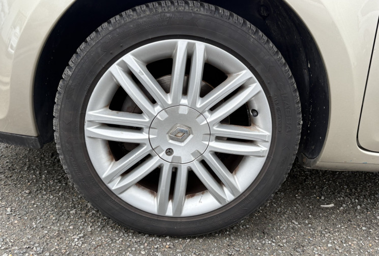 Renault Clio III Initiale Paris 5p 1.6i 110cv * Boîte Auto * Cuir * Clim Auto * Radars * Attelage