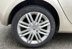 Renault Clio III Initiale Paris 5p 1.6i 110cv * Boîte Auto * Cuir * Clim Auto * Radars * Attelage