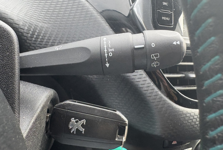 Peugeot 2008 URBAN CROSS 1.6 BlueHDi 99 cv * DISTRIBUTION NEUVE *