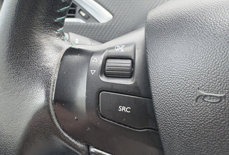 Peugeot 2008 URBAN CROSS 1.6 BlueHDi 99 cv * DISTRIBUTION NEUVE *