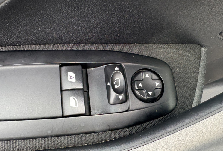 Peugeot 2008 URBAN CROSS 1.6 BlueHDi 99 cv * DISTRIBUTION NEUVE *