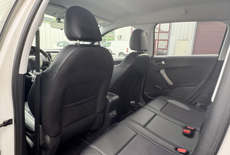 Peugeot 2008 URBAN CROSS 1.6 BlueHDi 99 cv * DISTRIBUTION NEUVE *