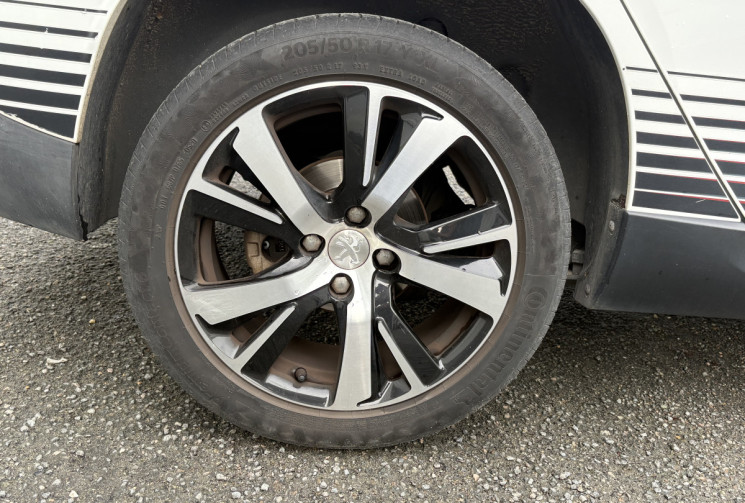 Peugeot 2008 URBAN CROSS 1.6 BlueHDi 99 cv * DISTRIBUTION NEUVE *