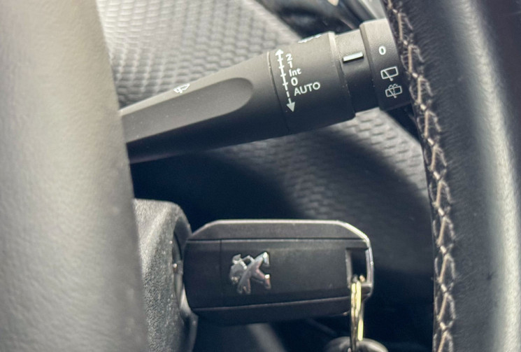 Peugeot 2008 1.5 BlueHDI 120 EAT6 Allure pneus révision freins AV neufs