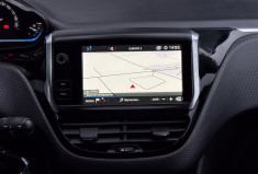 Peugeot 2008 1.5 BlueHDI 120 EAT6 Allure pneus révision freins AV neufs