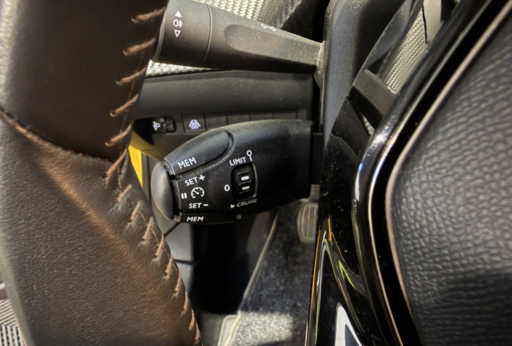 Peugeot 208  208 1,2 75 STYLE + CARPLAY