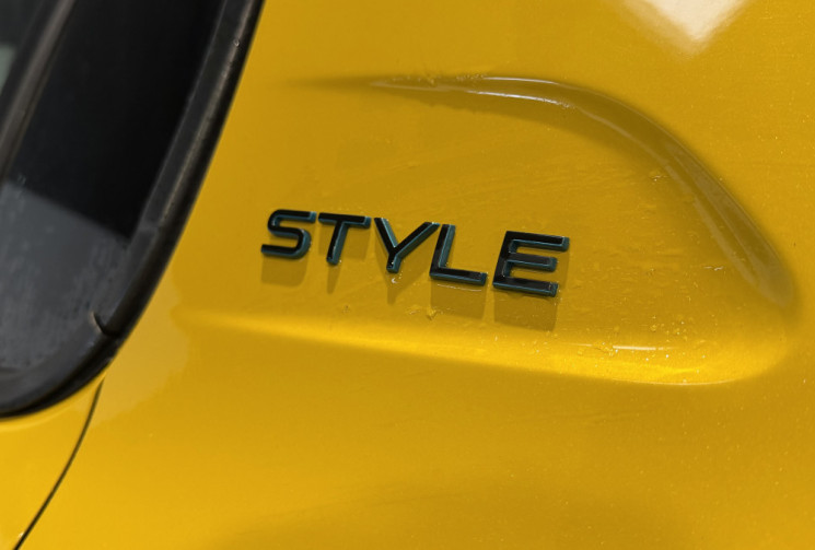 Peugeot 208  208 1,2 75 STYLE + CARPLAY