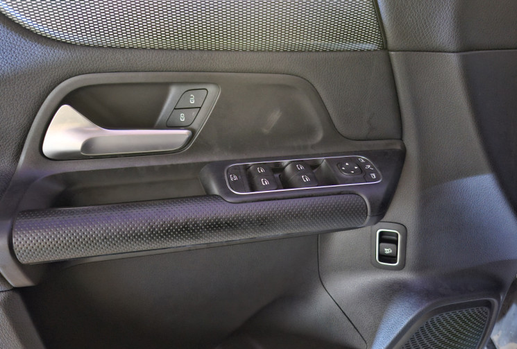 Mercedes Classe B 180 D 1.5 STYLE LINE DCT 7 TOIT OUVRANT  SEMI CUIR PALETTES  GARANTIE 12 MOIS