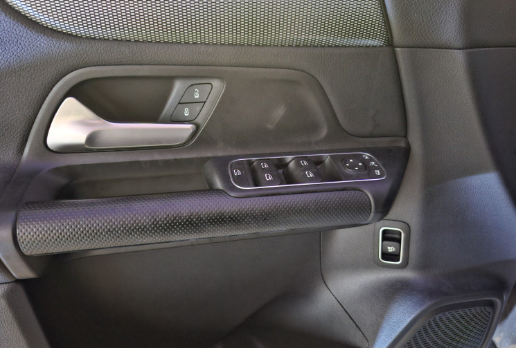 Mercedes Classe B 180 D 1.5 STYLE LINE DCT 7 TOIT OUVRANT  SEMI CUIR PALETTES  GARANTIE 12 MOIS