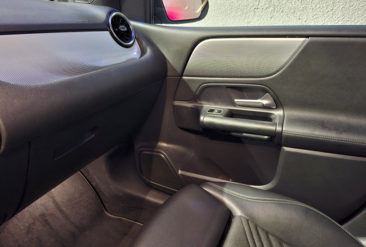 Mercedes Classe B 180 D 1.5 STYLE LINE DCT 7 TOIT OUVRANT  SEMI CUIR PALETTES  GARANTIE 12 MOIS