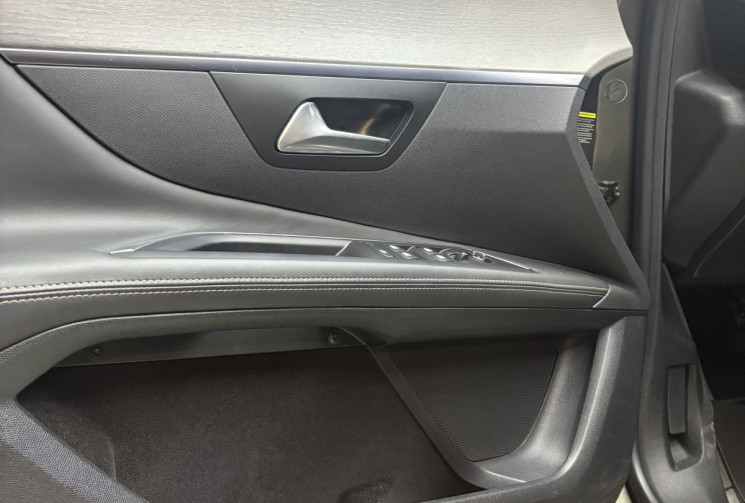 Peugeot 3008 2.0 HDI 180ch GT / biton coupe franche