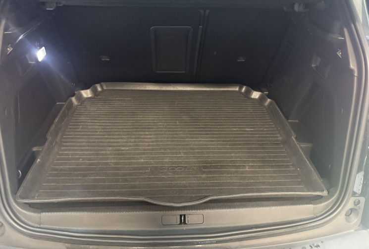 Peugeot 3008 2.0 HDI 180ch GT / biton coupe franche